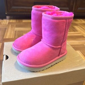 UGG Classic II Size 7
